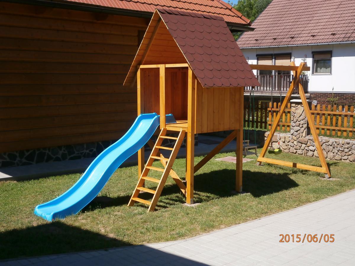 Zrubovy Dom Silvia Villa Trstene Exterior photo